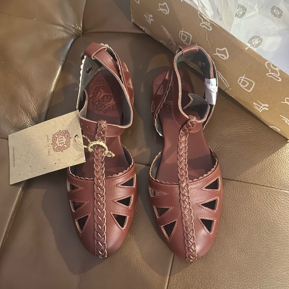 ELF Bounty T-strap Leather Sandals handmade size 8 NEW in box